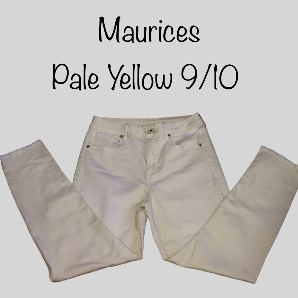 Maurices Mid Rise Cropped Jean Size 9/10 Raw Hem Pale Yellow